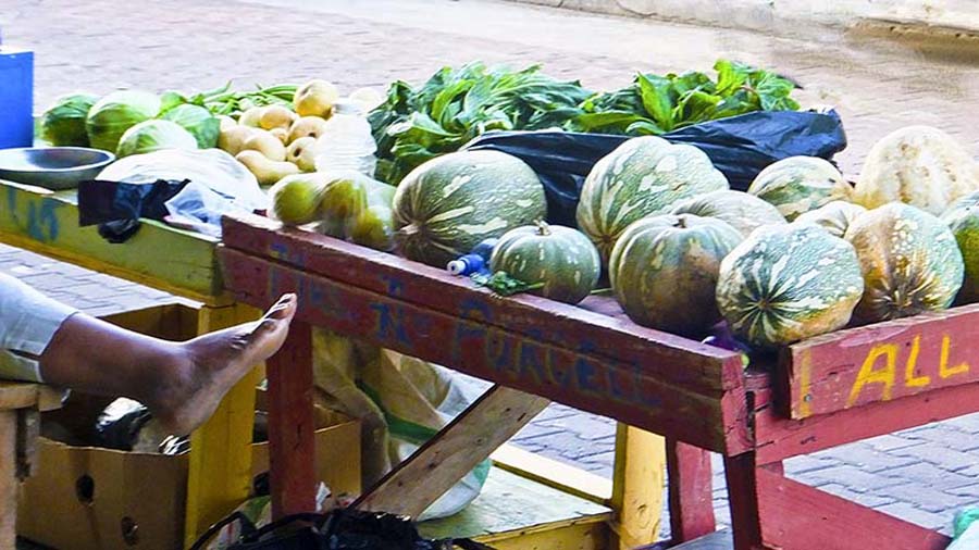 Produce stand in Antigua