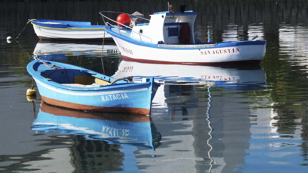 Boats at anchor in Arrecife
