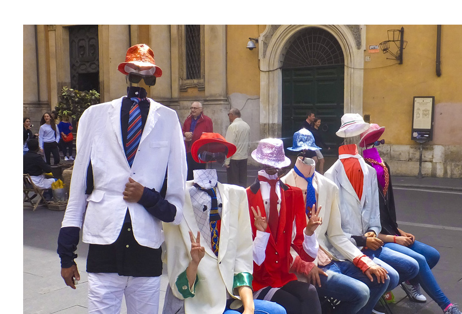 Street performers in Rome