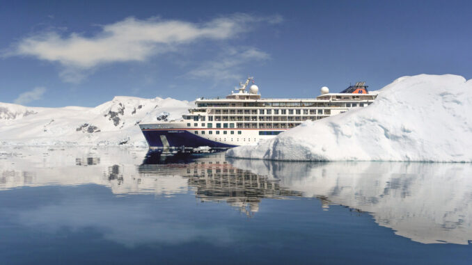 Hapag LLoyd Cruises in Antarctica